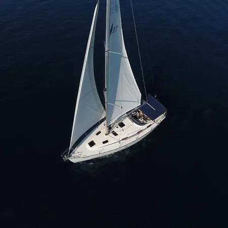 Bavaria 37- Silvija 船上ホテル *